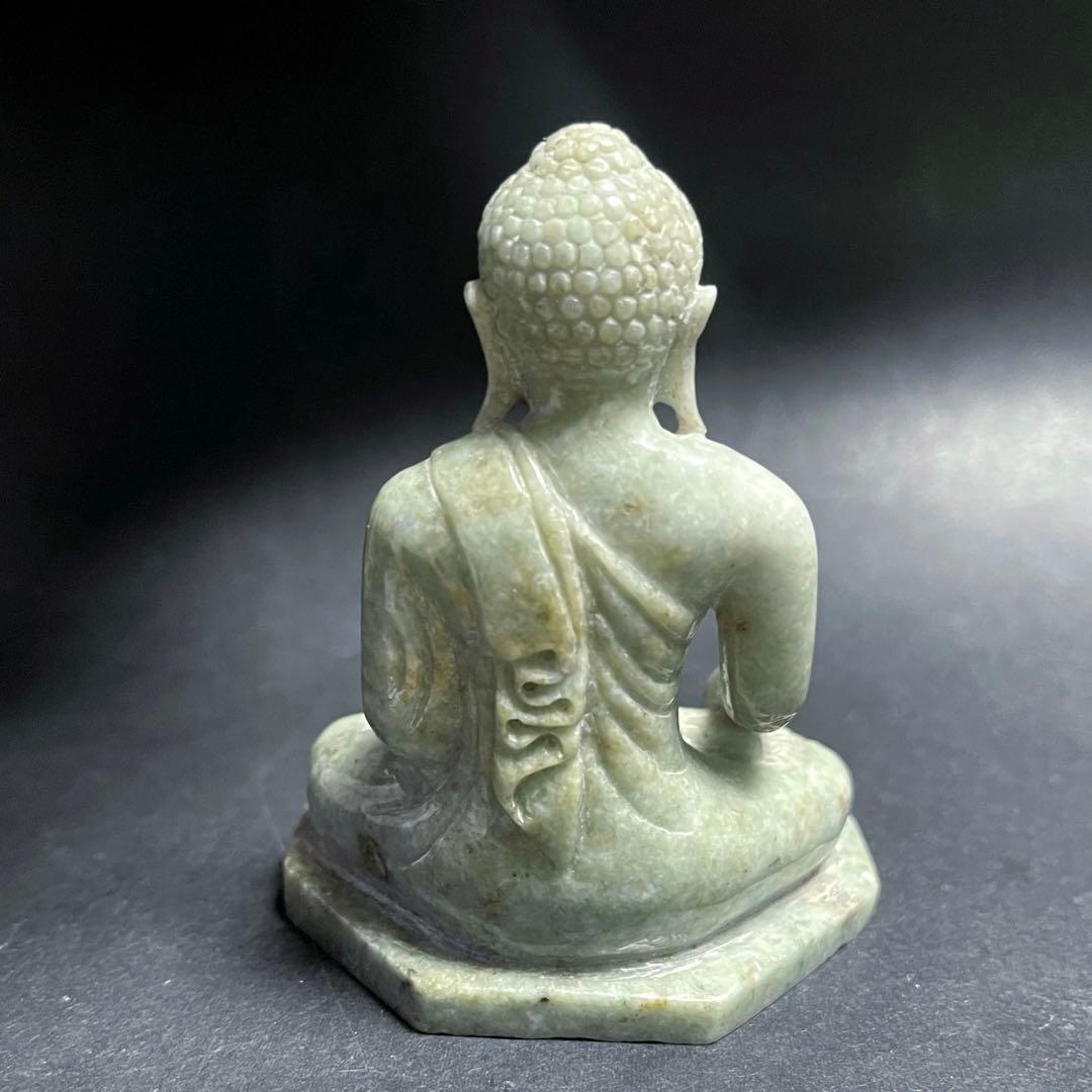 仏像　玉石？翡翠？