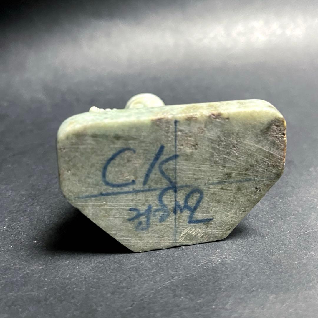 仏像　玉石？翡翠？