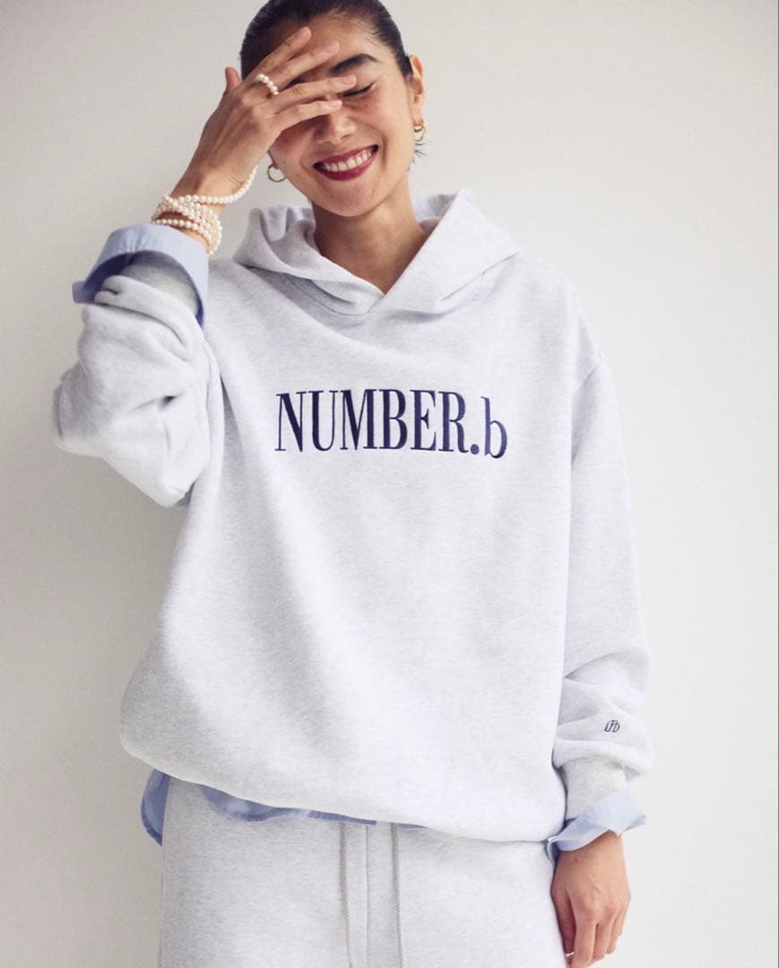 NUMBER.b ロゴパーカ(刺繍) ライトグレー
