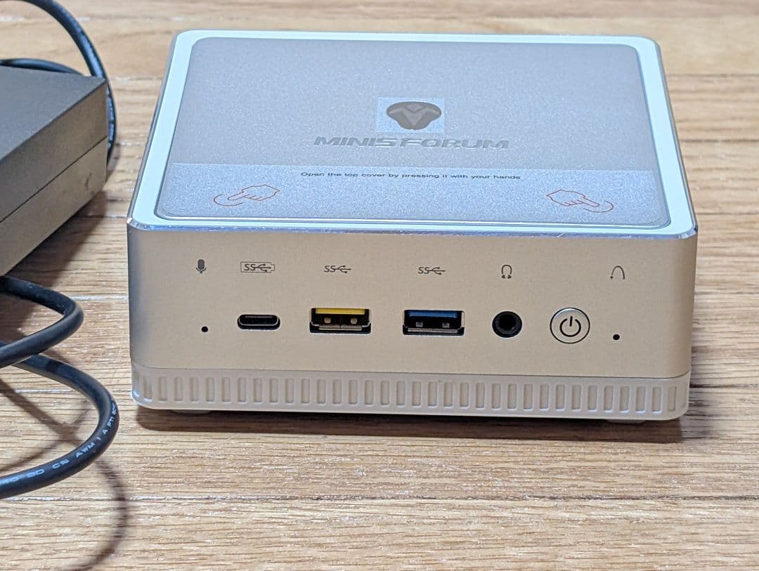 MINISFORUM UM300 ミニPC　AMD Ryzen 3 3300U