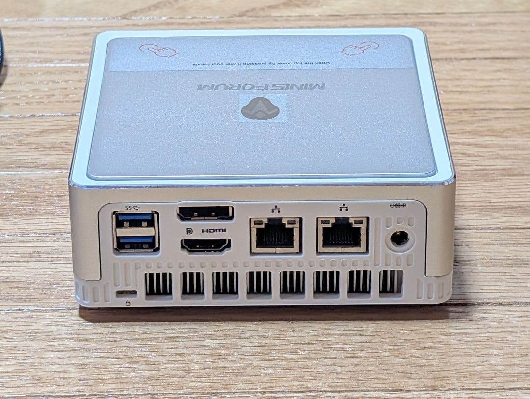 MINISFORUM UM300 ミニPC　AMD Ryzen 3 3300U