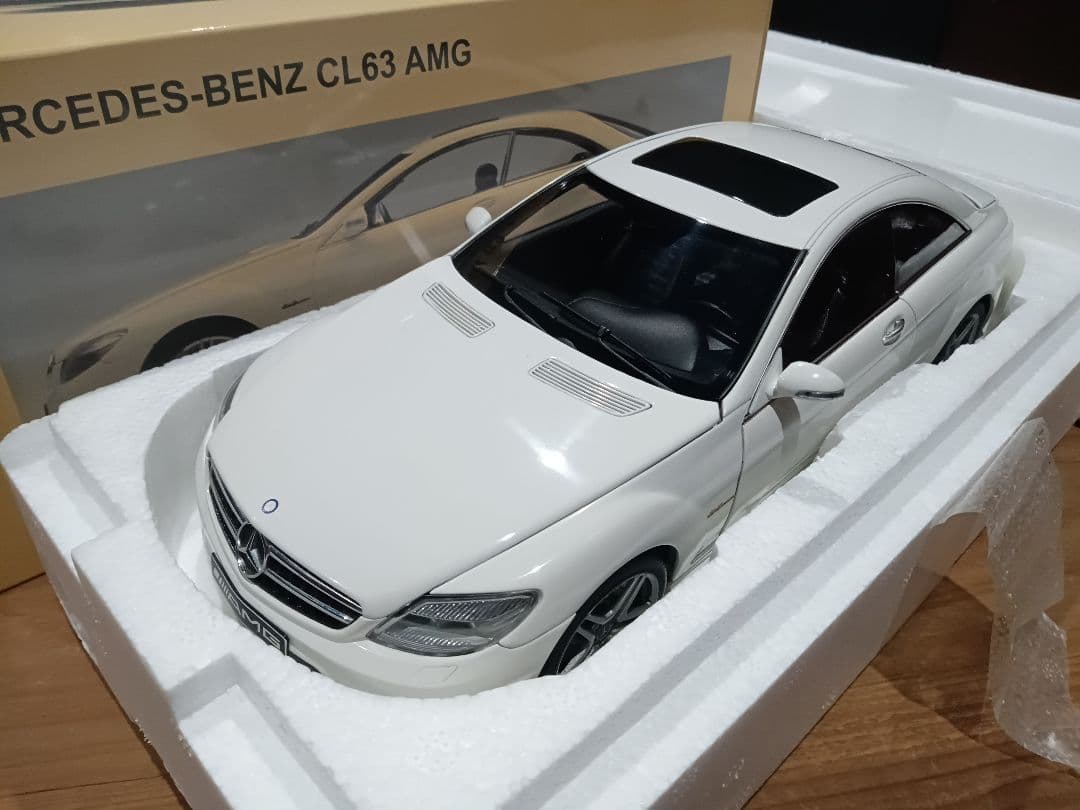 ゆうたん　1/18　メルセデスベンツ　CL63 AMGミニカー　ホワイト