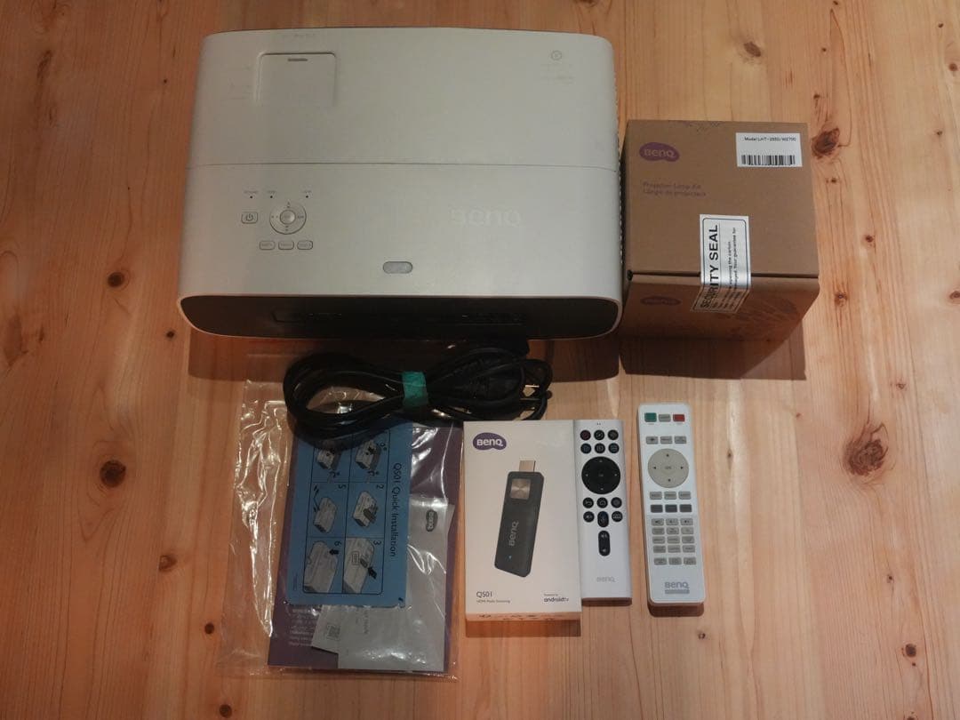 BenQ HT3550i 4K プロジェクター（純正交換ランプ付属）