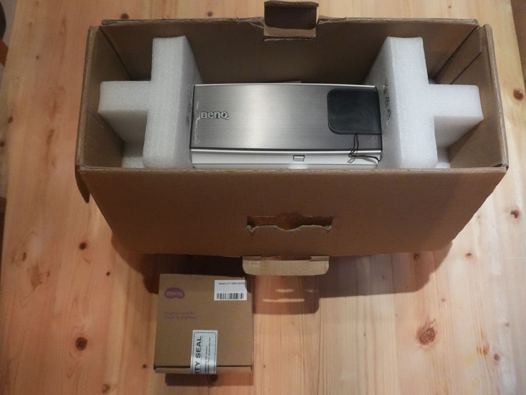 BenQ HT3550i 4K プロジェクター（純正交換ランプ付属）