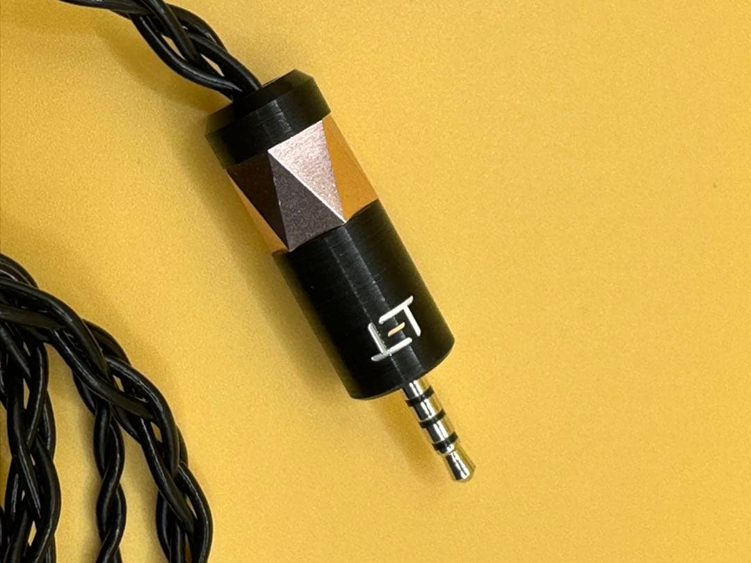 イヤホン ELETECH Socrates 2pin to 2.5mm Balanced