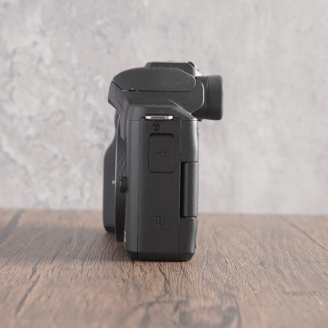 美品✨Wi-Fi✨自撮り✨ブラック✨Canon EOS Kiss M　838-1