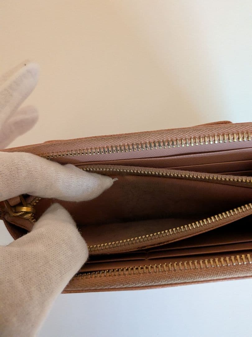 PRADA ピンクレザー長財布