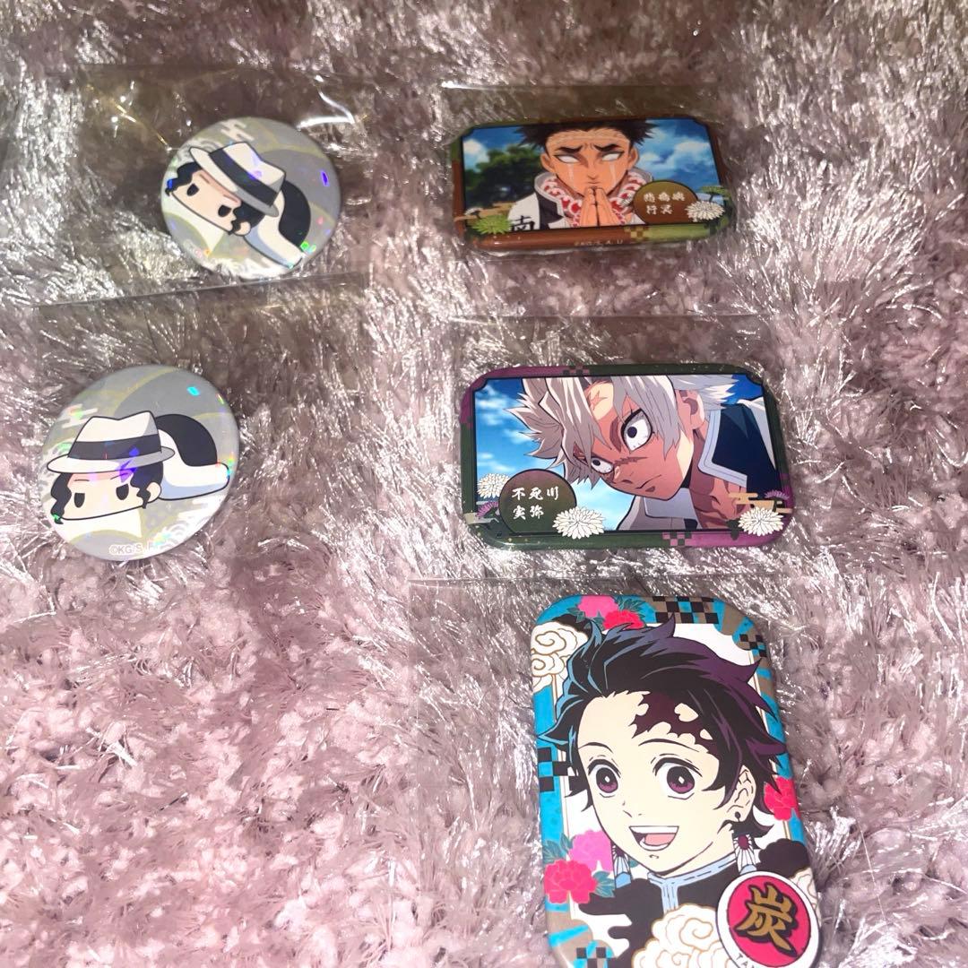 鬼滅の刃　缶バッチ＋ミニフィギュア61個セット