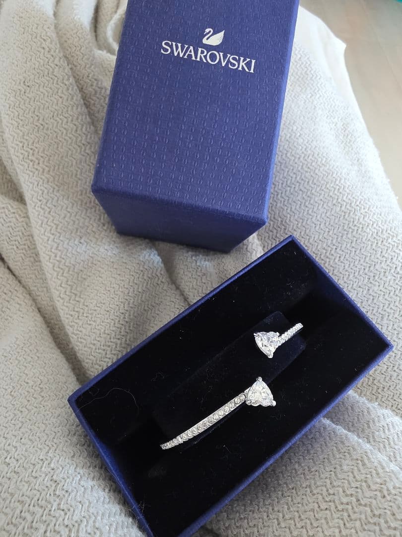 【未使用】スワロフスキーMesmera Attract バングル シルバー