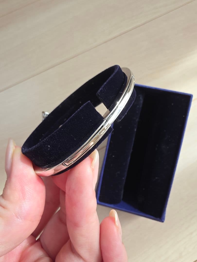 【未使用】スワロフスキーMesmera Attract バングル シルバー