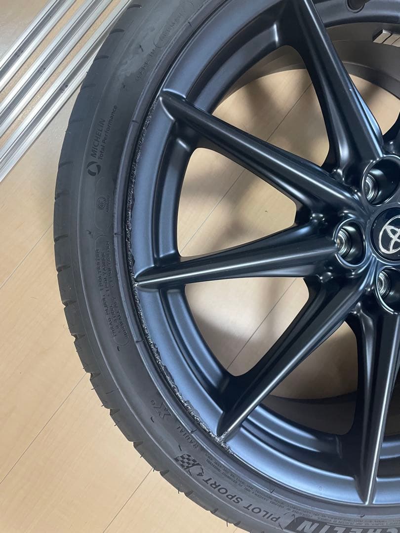 【送料込み】GR86 RZ純正ホイール 4本セット 純正タイヤ付き