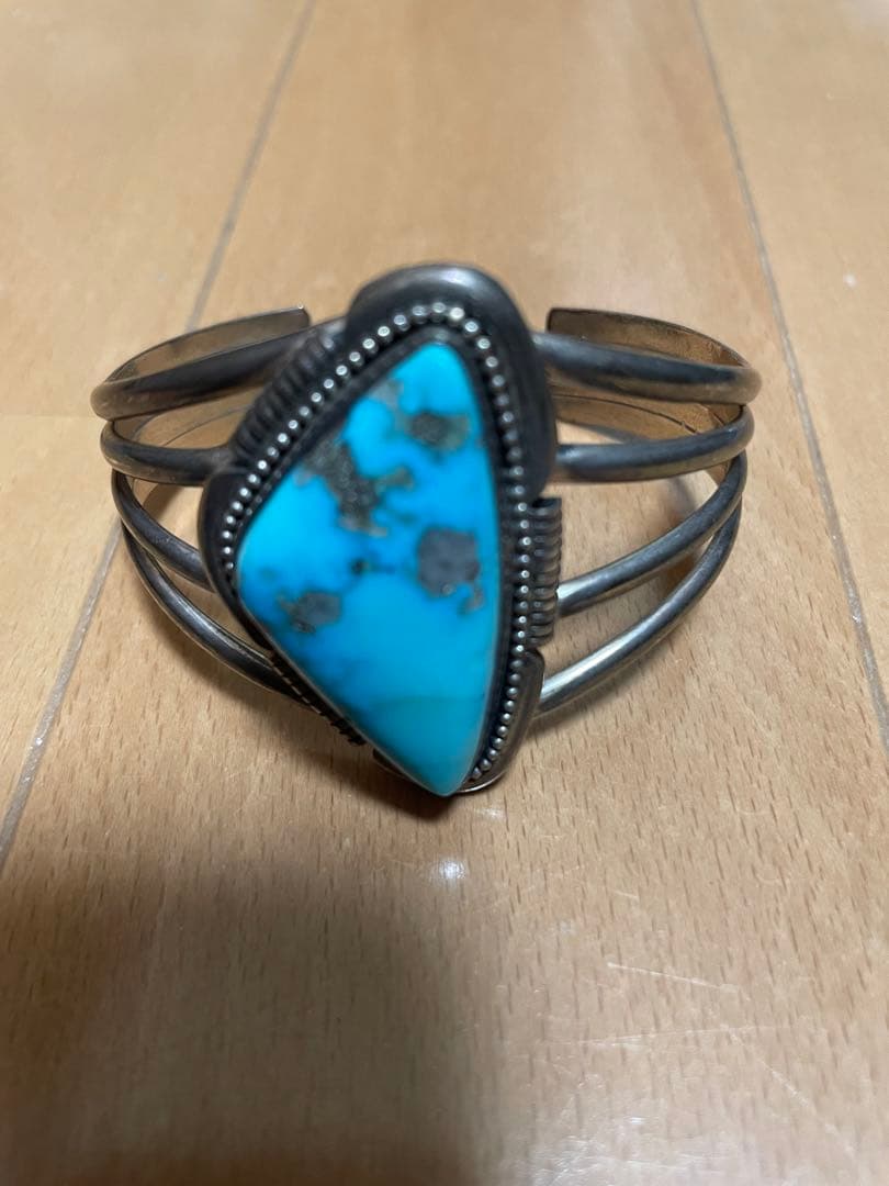 にゃんコロ　ターコイズ　バングル