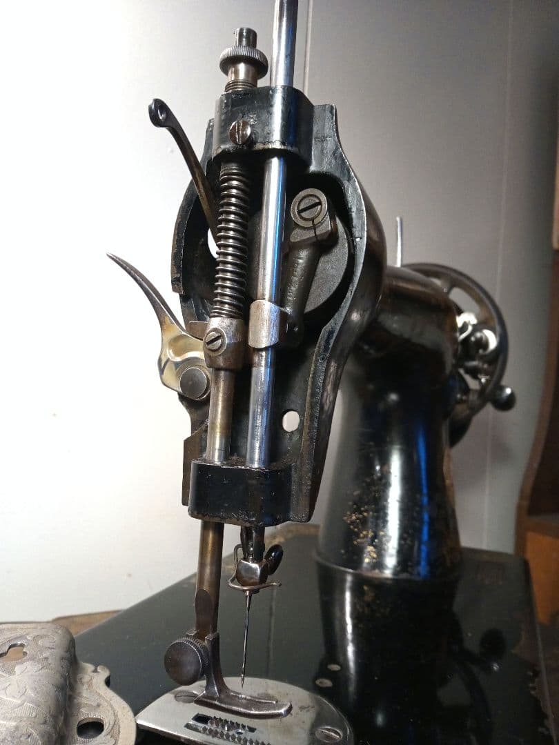 最終価格　お値打ち品　シンガー　スフインクス　縫うためのアンティークミシン