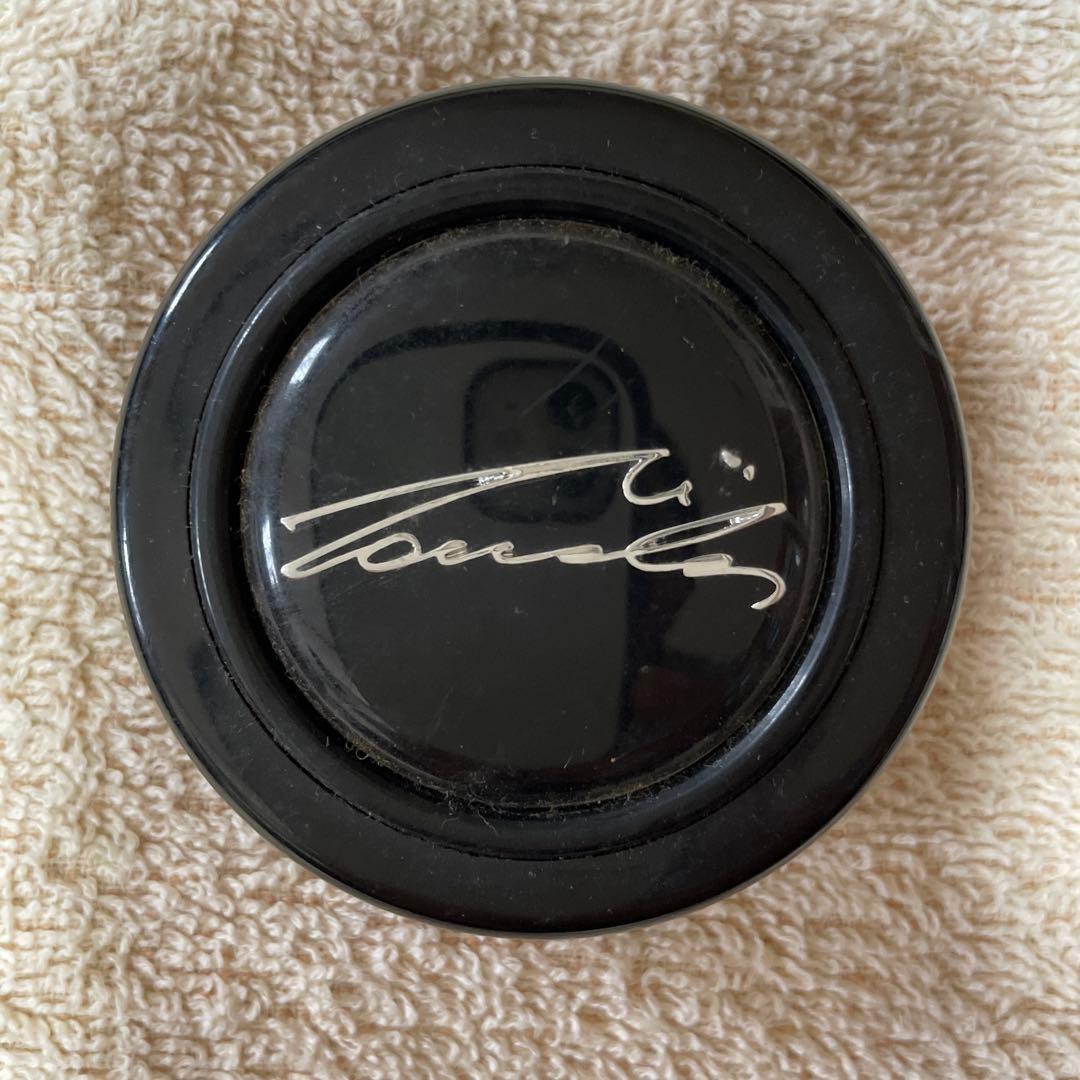 momo ニキラウダステアリング　シルバー　ホーンボタン　ステアリングボス付き