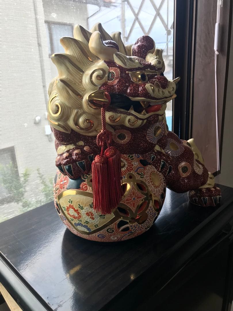九谷焼 八幡窯 須栄義 刀咥 玉乗り獅子 高さ34cm