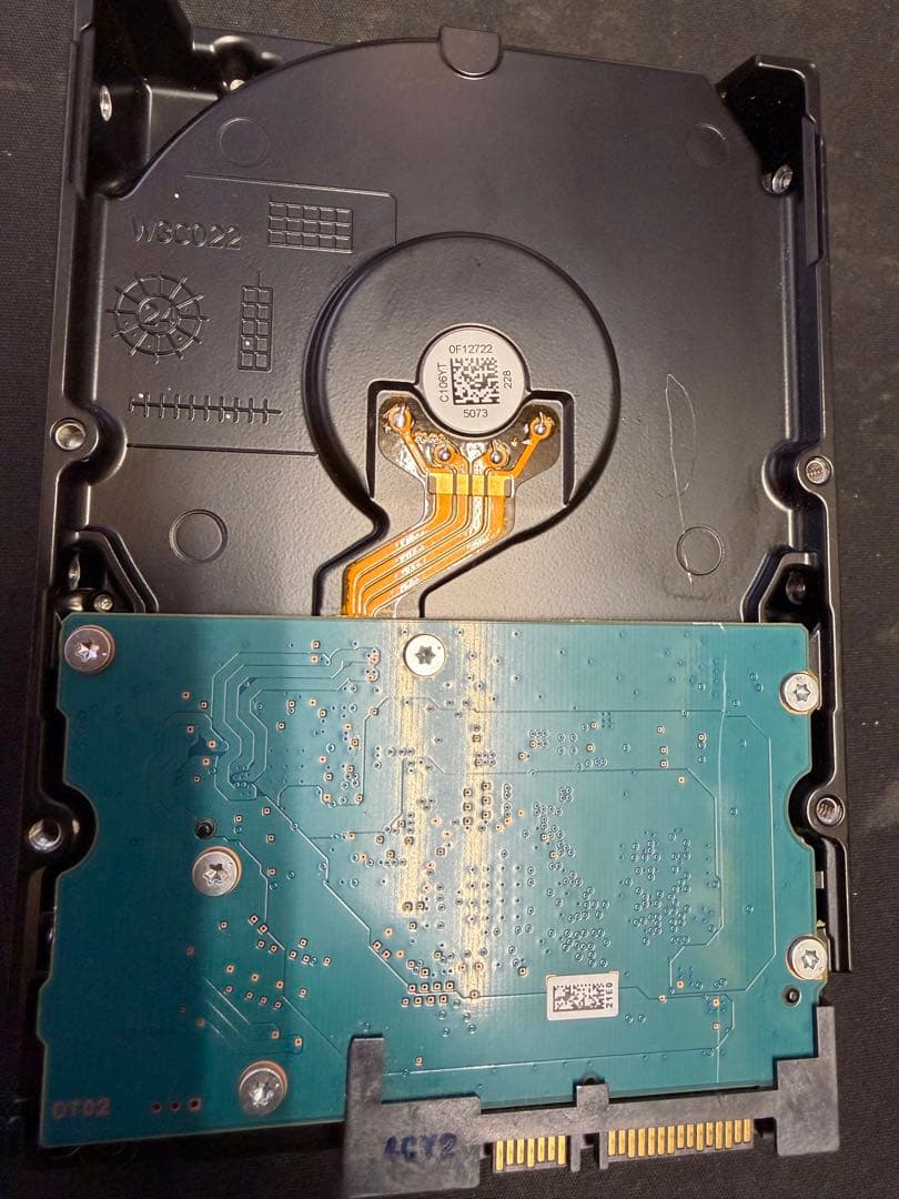 ほぼ新品TOSHIBA 4TB 3.5インチ　DT02ABA400V HDD