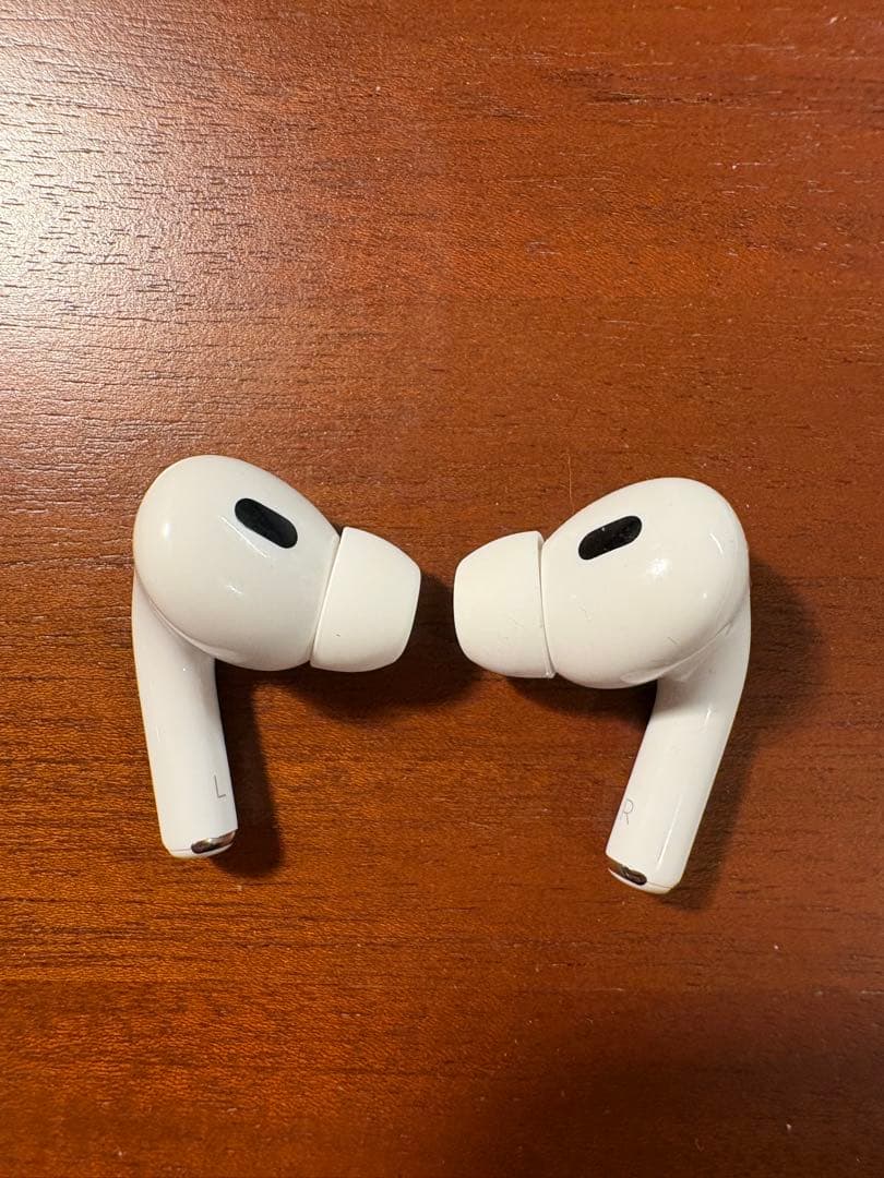 airpods pro第2世代 本体 ホワイト Lightning充電ケース付