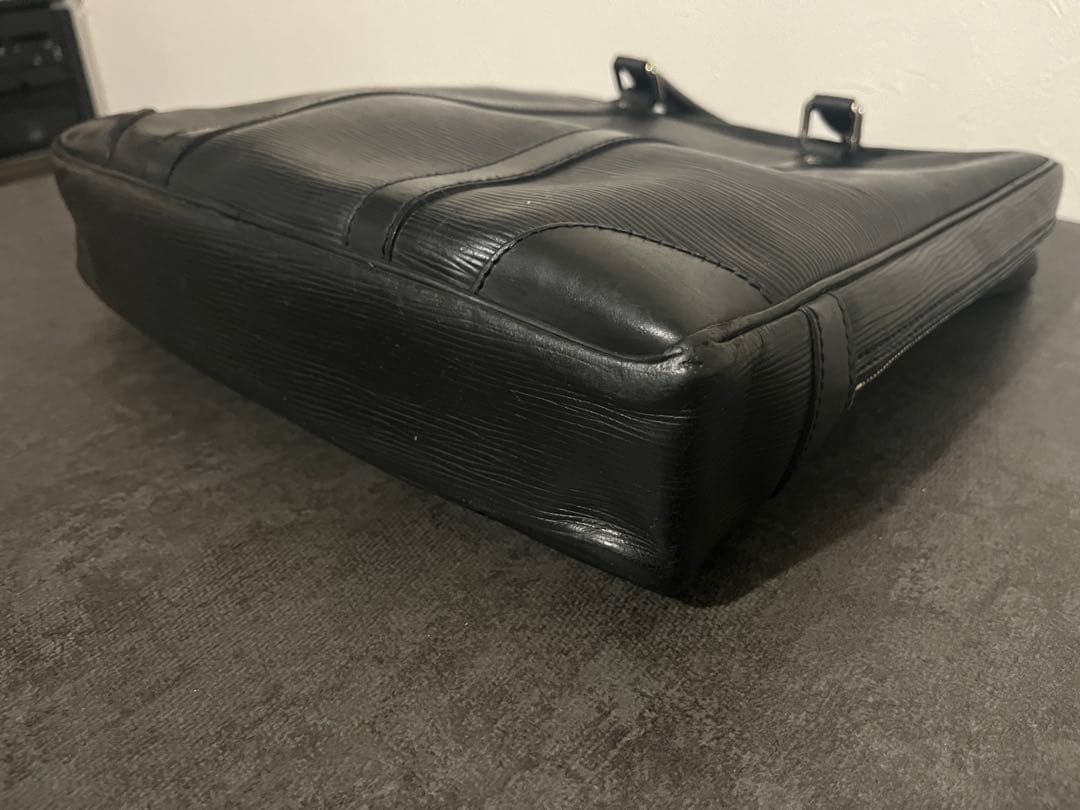 ルイヴィトン エピ ヴィヴィエンヌMM ビジネスバッグ ノワール 　M59122