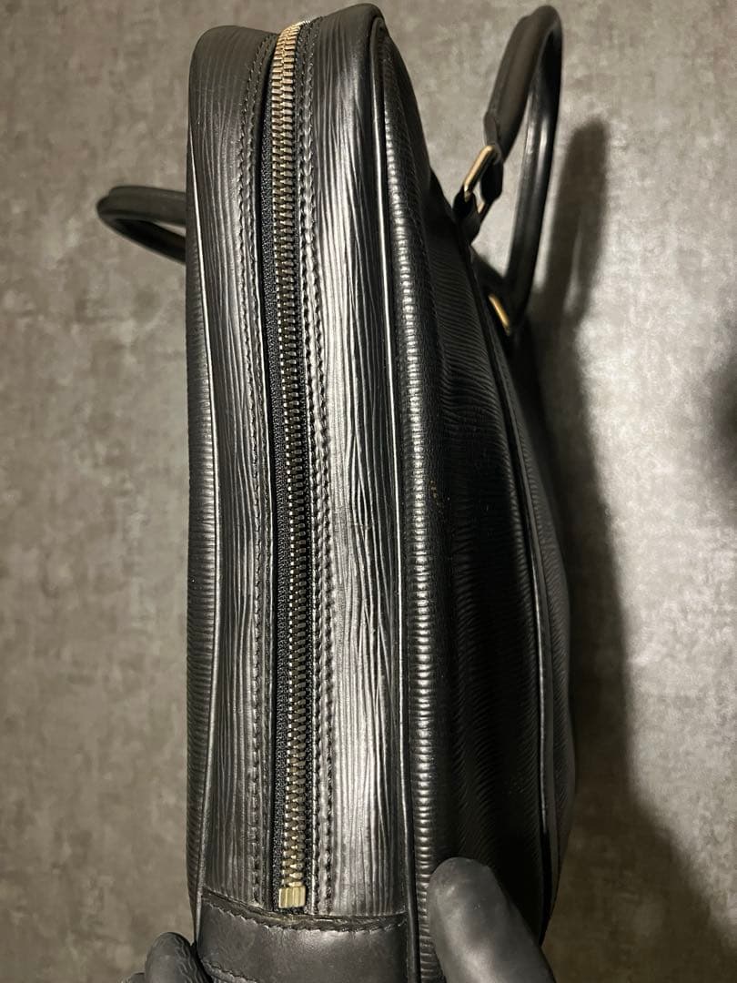 ルイヴィトン エピ ヴィヴィエンヌMM ビジネスバッグ ノワール 　M59122