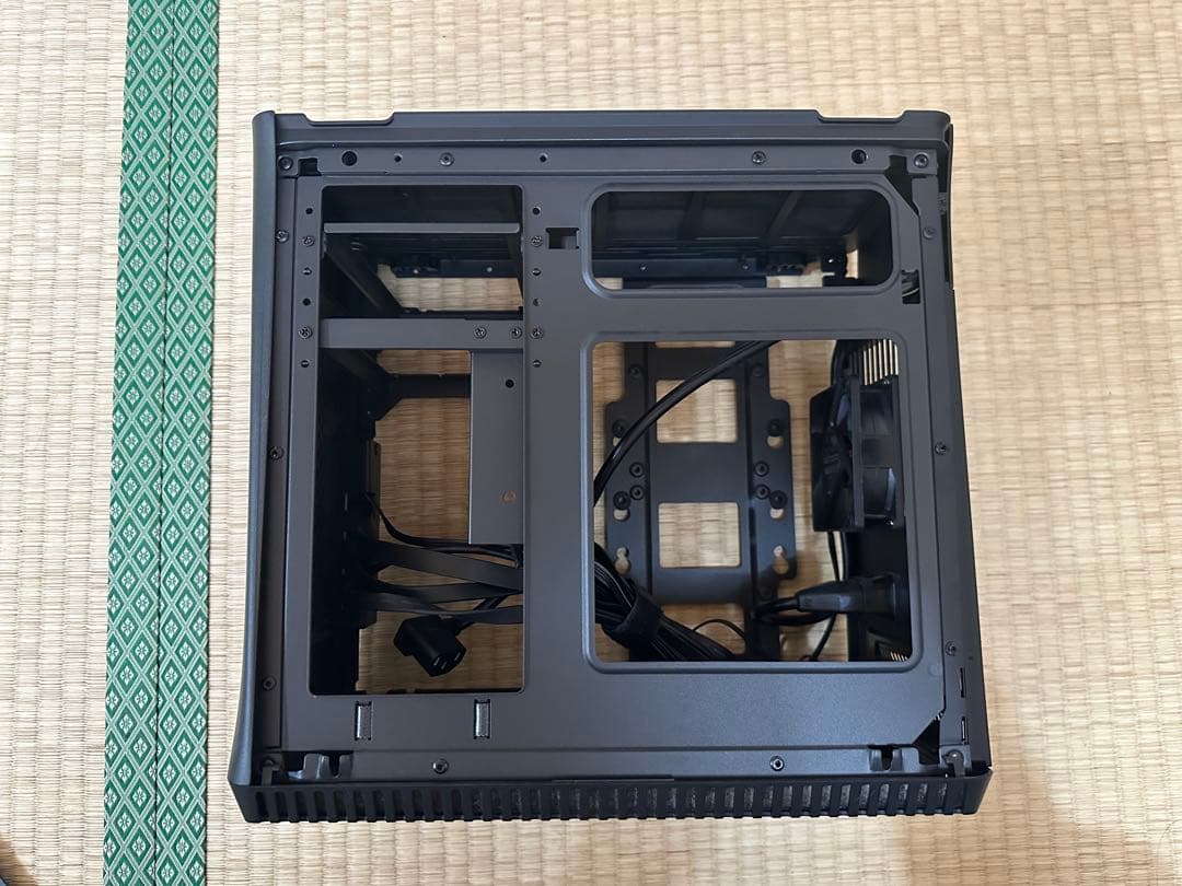 PCケース(自作PC用) Era ITX Carbon - TG (FD-CA-ERA-ITX-BK)