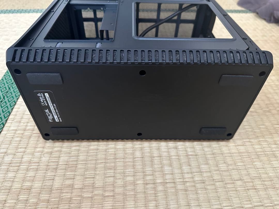 PCケース(自作PC用) Era ITX Carbon - TG (FD-CA-ERA-ITX-BK)