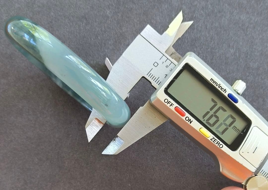 【日本鑑別書:完美】ミャンマー産アイスブルー翡翠のバングル（径57ミリ）8187