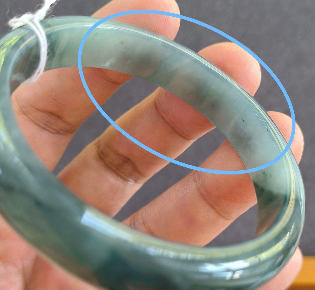 【日本鑑別書:完美】ミャンマー産アイスブルー翡翠のバングル（径57ミリ）8187