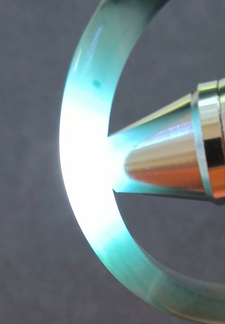 【日本鑑別書:完美】ミャンマー産アイスブルー翡翠のバングル（径57ミリ）8187