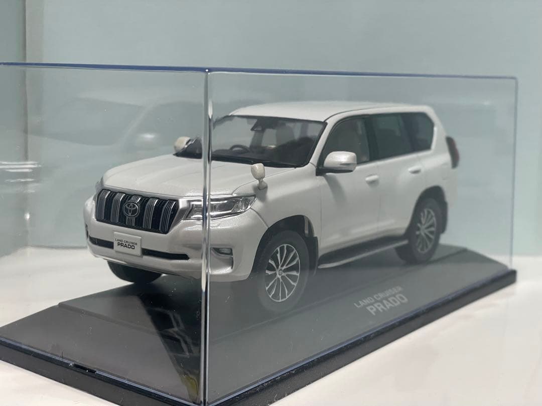 トヨタ　ランドクルーザープラド　ミニカー（1/30 ダイキャスト）