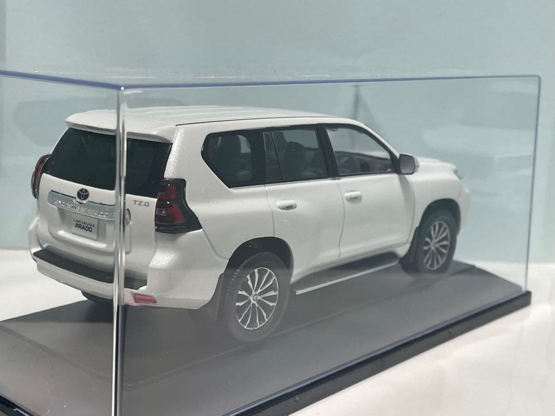 トヨタ　ランドクルーザープラド　ミニカー（1/30 ダイキャスト）