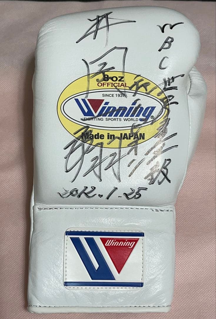 【FROM JAPAN公式アカウント01】井岡一翔選手サイン入りグローブ