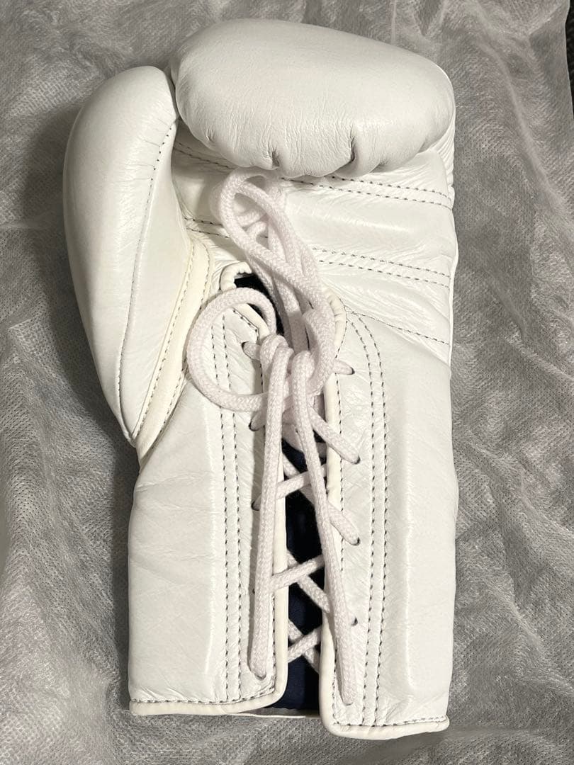 【FROM JAPAN公式アカウント01】井岡一翔選手サイン入りグローブ