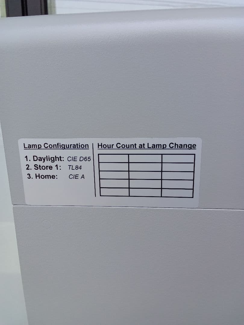 撮影ブース X-Rite PANTONE 3 Light Booth ②