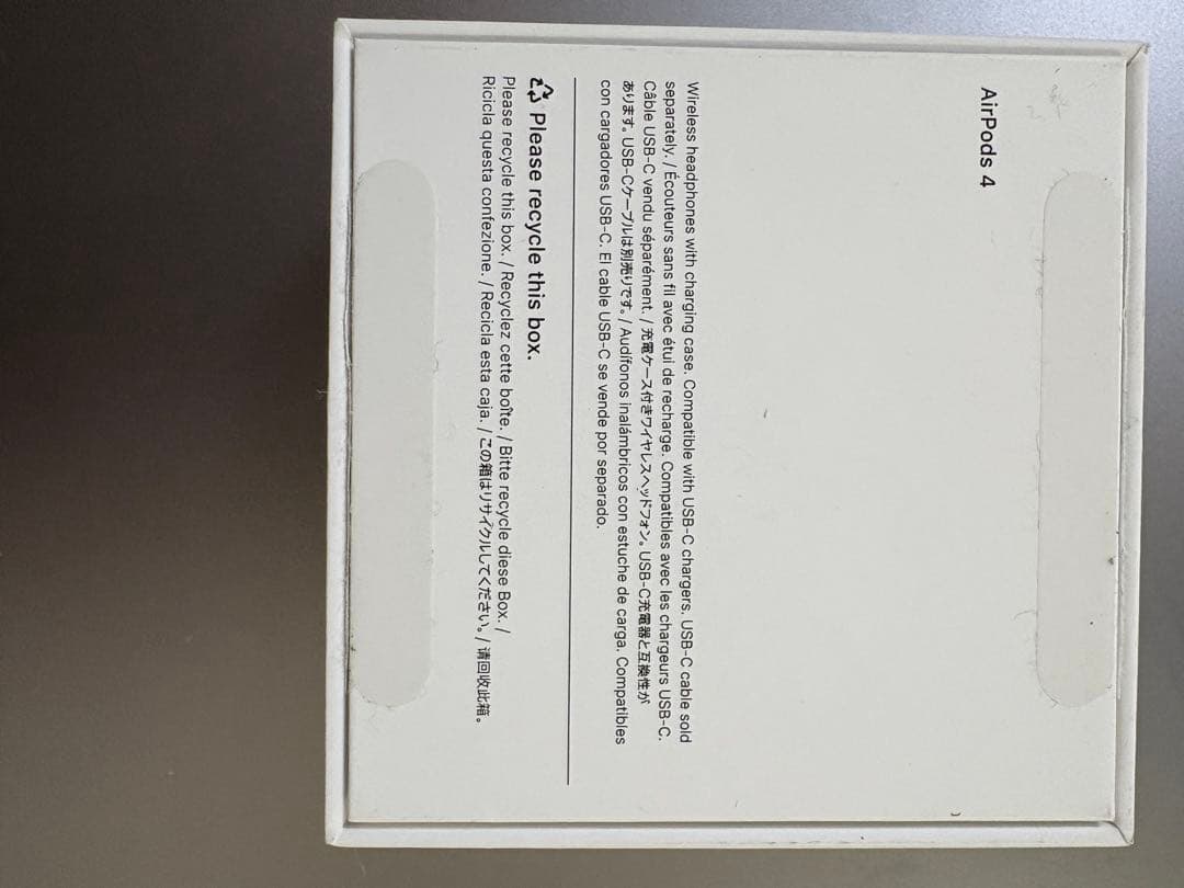 AirPods 4 本体 充電ケース付き ホワイト