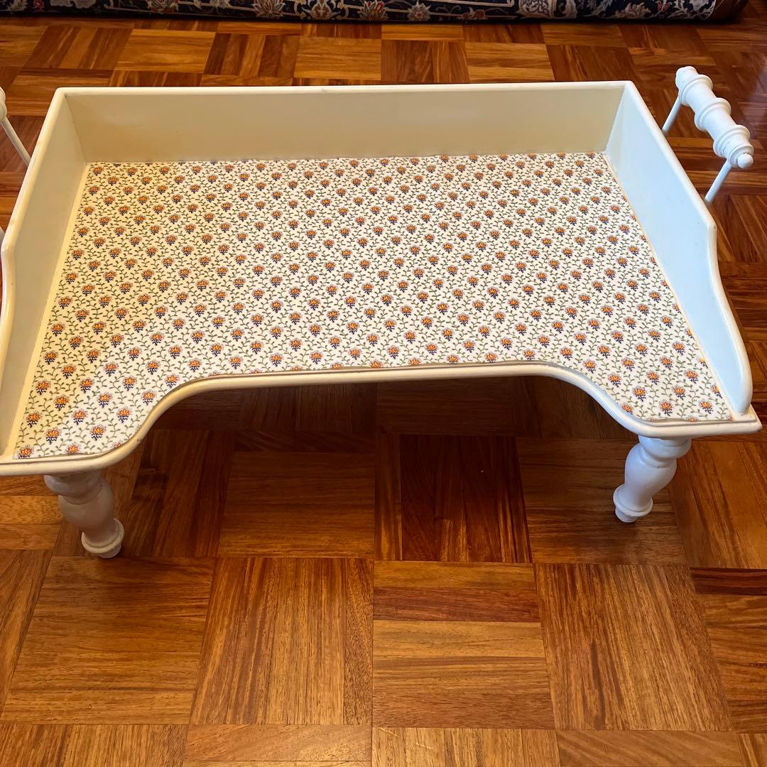 カントリーコーナー社　ベッドテーブル