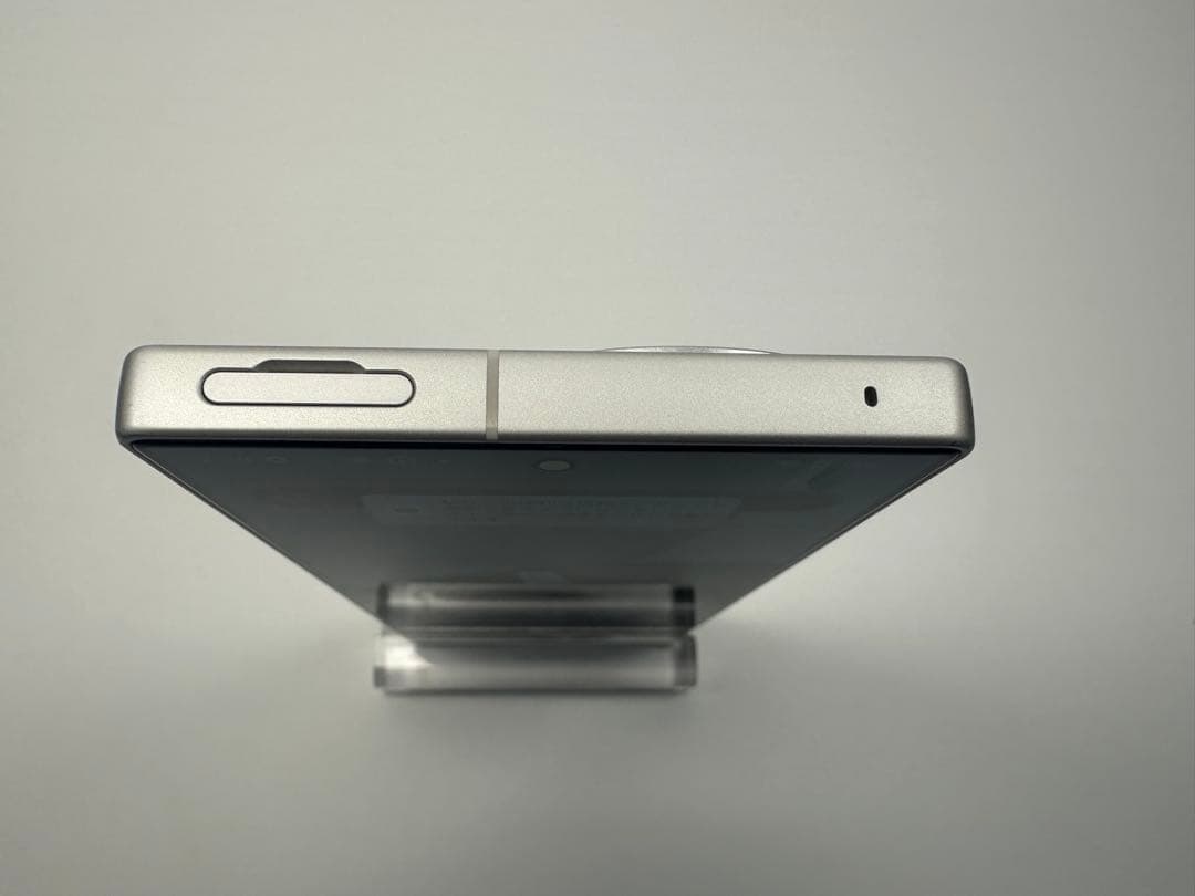 Aquos R9 docomo SH-51E ホワイト