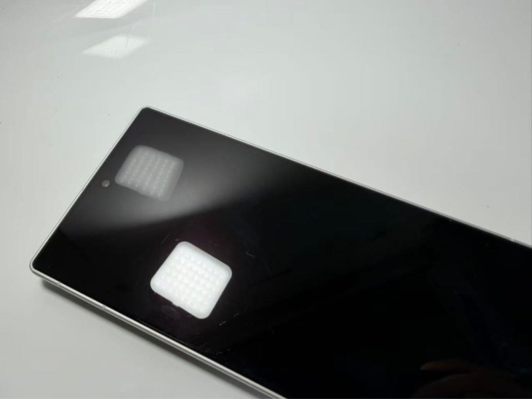 Aquos R9 docomo SH-51E ホワイト