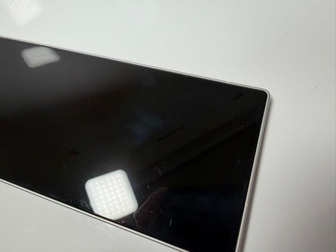 Aquos R9 docomo SH-51E ホワイト