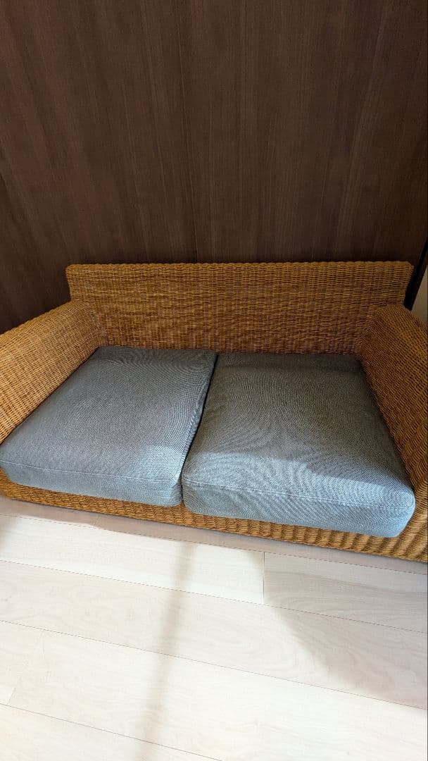 ラタンと布の2人掛けソファ
