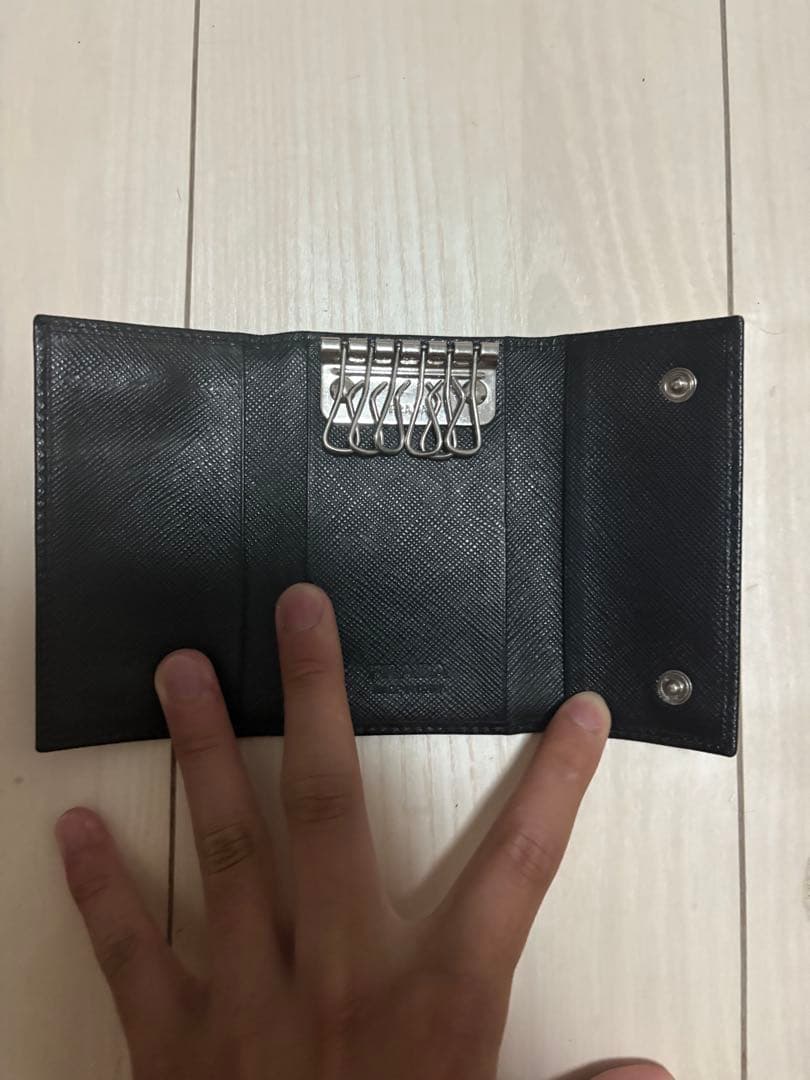 Prada ブラック レザー キーケース