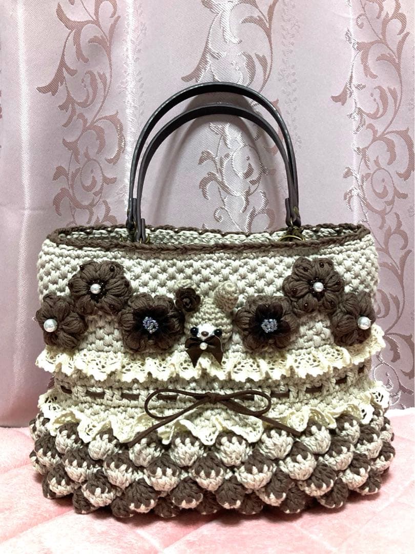 ♥️手編み♥️ハンドメイドバッグ♥️いちごバッグ♥️ベージュ系いちごうさぎさんバッグ♥️