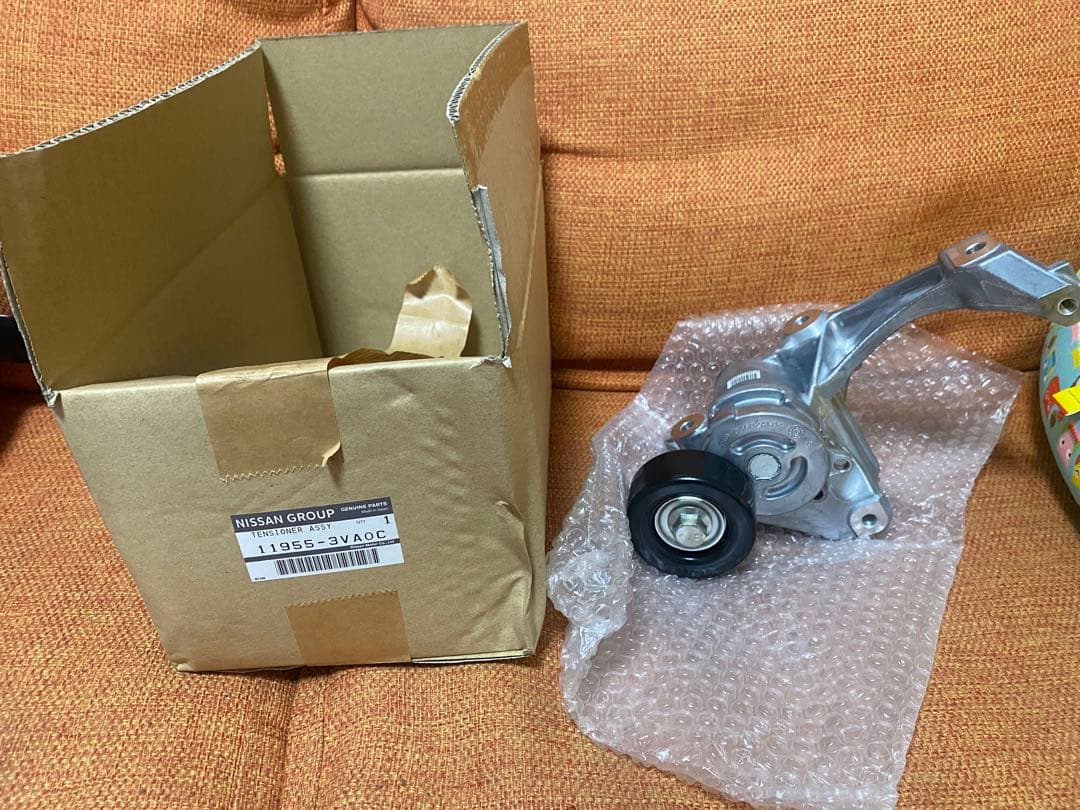 E12 ベルトテンショナー