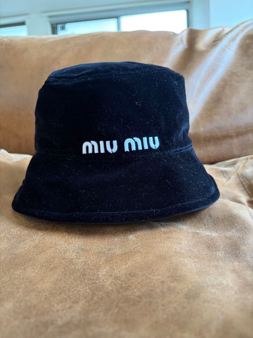 miumiu (ミュウミュウ) バケットハット 帽子 ロゴ刺繍 ブラック L