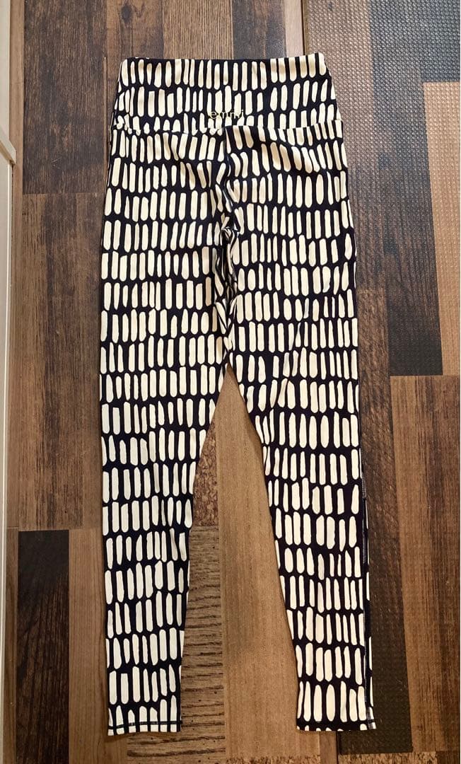 新品同　エミヨガ　Tシャツ＆レギンス サイズ1 M