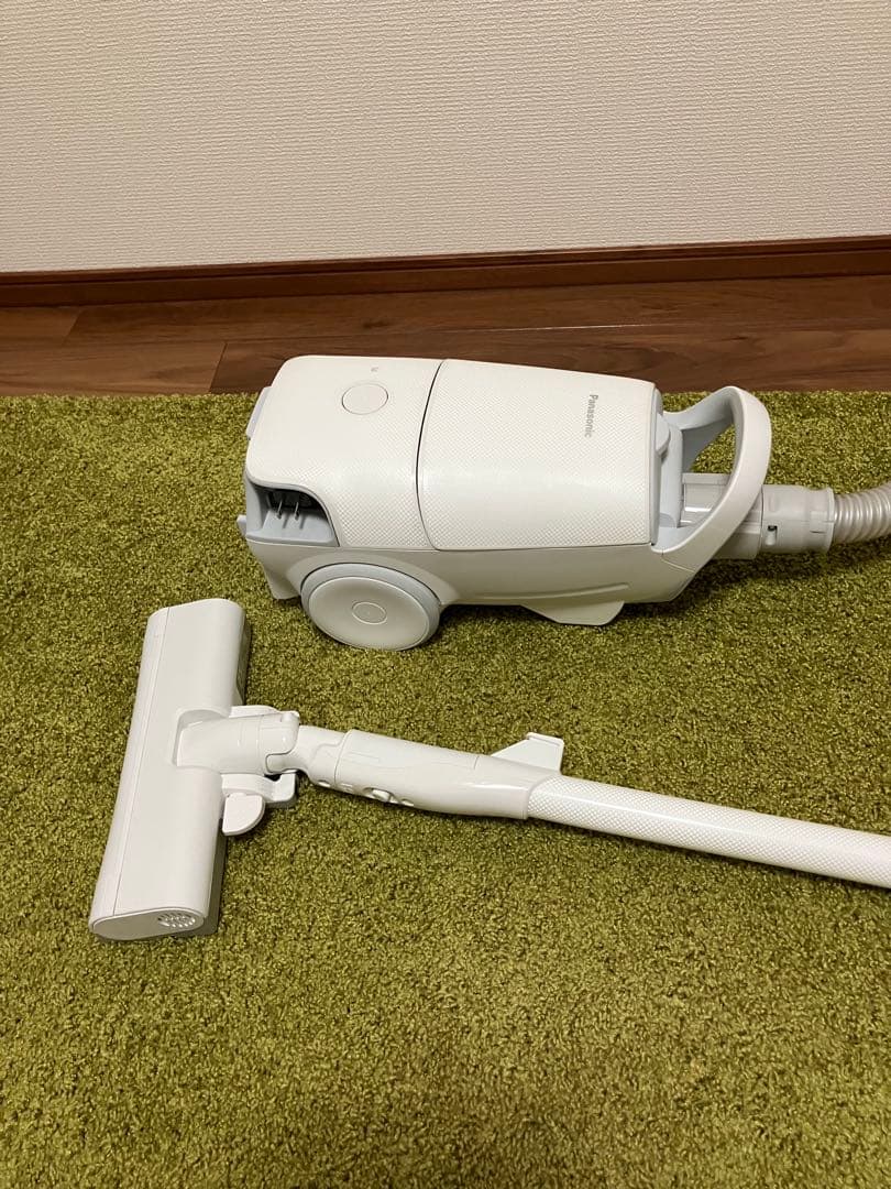 【2023年製】Panasonic紙パック式掃除機　MC-JP860K-W