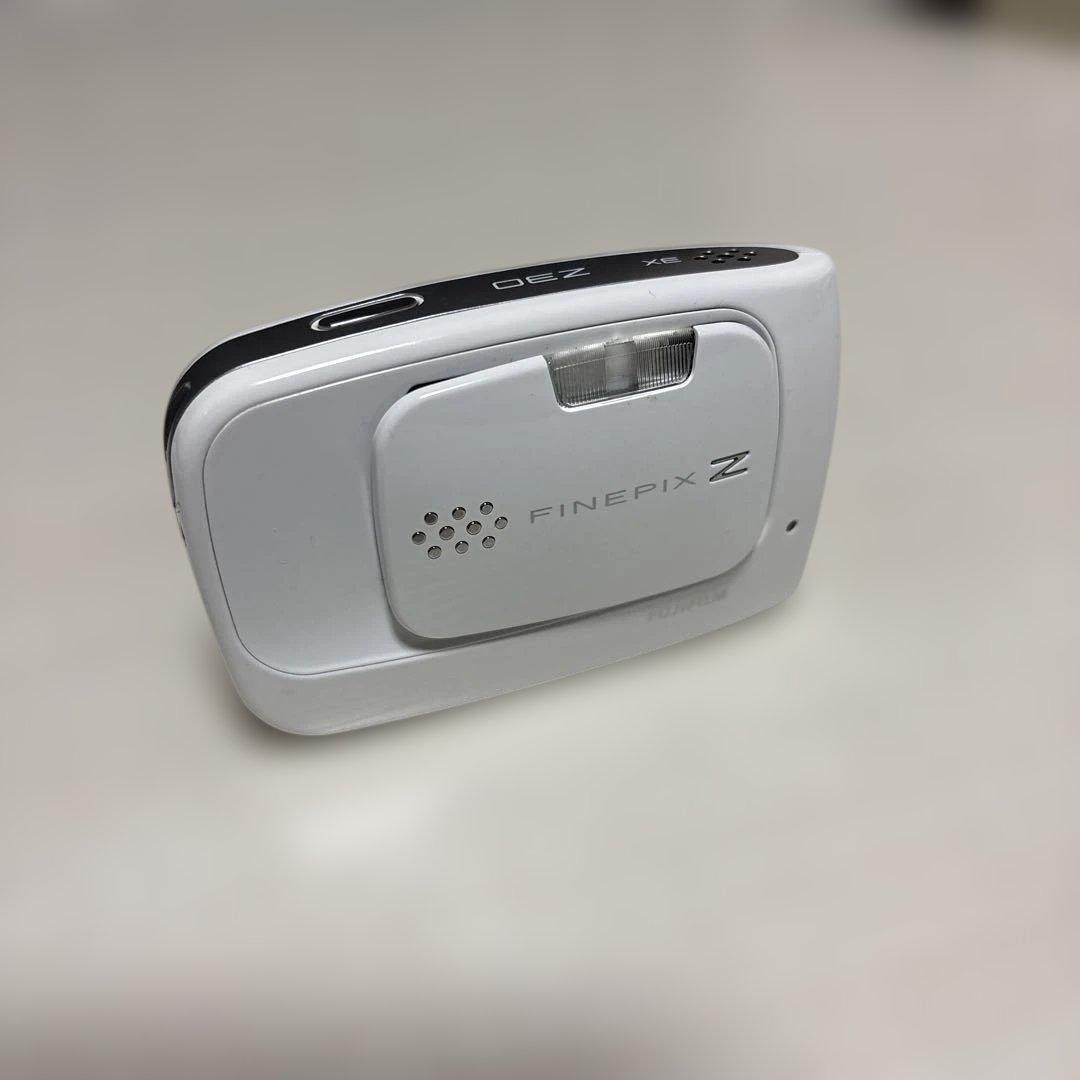 富士フィルム　FUJIFILM FinePix Z30