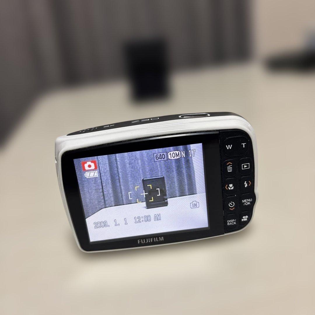 富士フィルム　FUJIFILM FinePix Z30