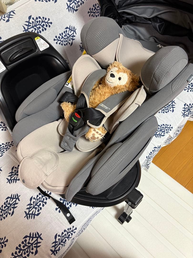 Aprica フラディアISOFIXセーフティー　チャイルドシート 直接取引き可