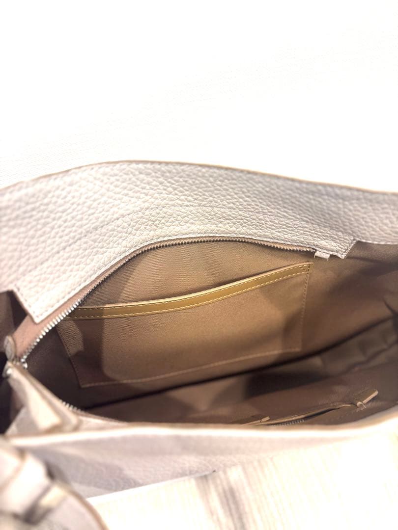 【新品・未使用】ジャンニ・キャリーニ 本革製 バッグ A4可