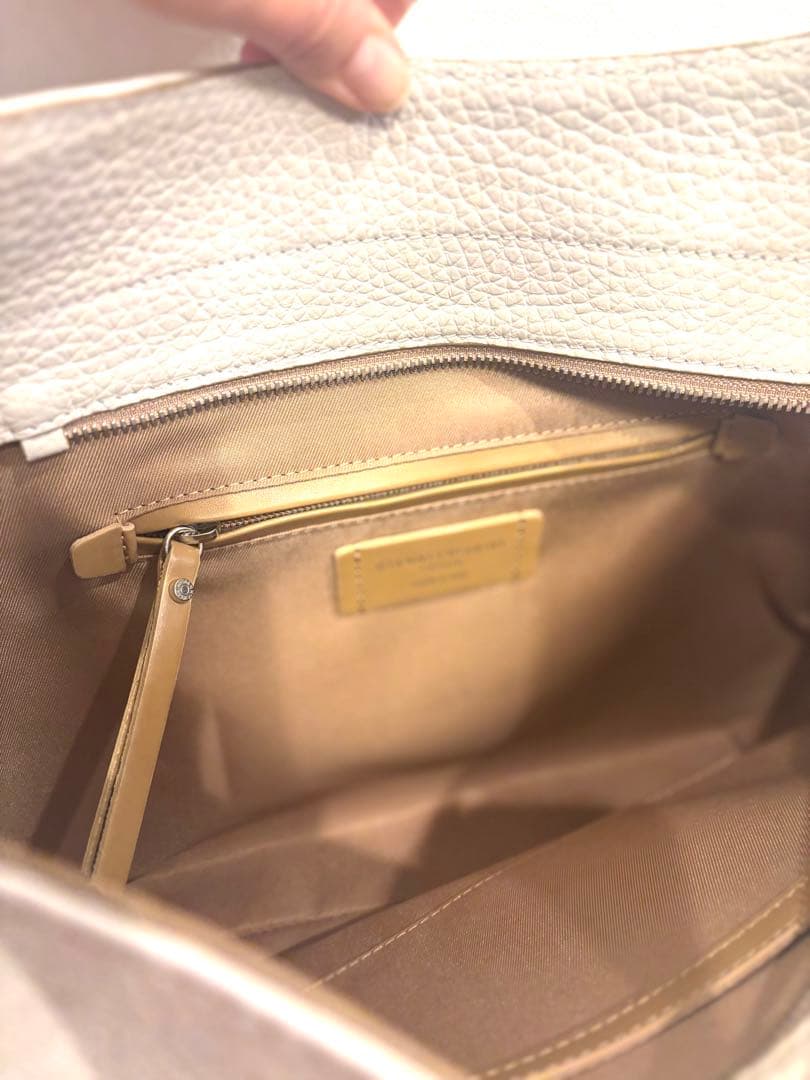 【新品・未使用】ジャンニ・キャリーニ 本革製 バッグ A4可